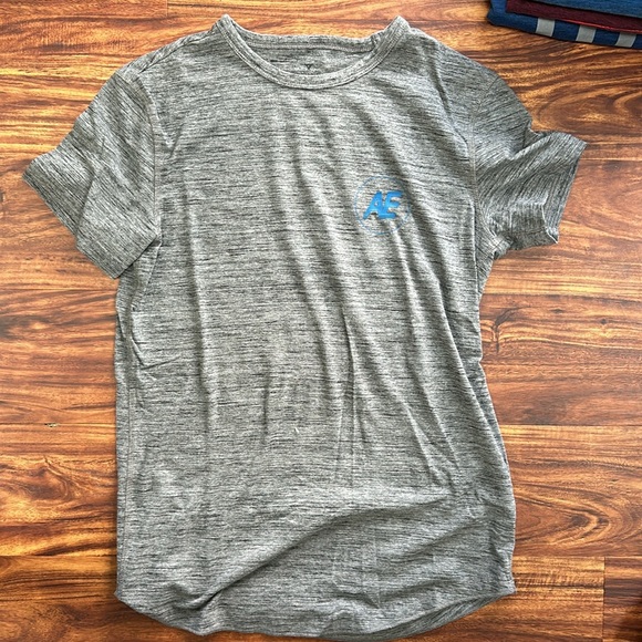 Lot of 4 American Eagle Flex mens size XS t shirts. EUC - Picture 8 of 9